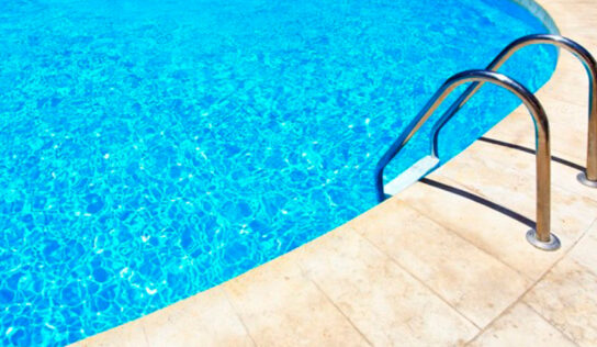 Como mantener transparente el agua de tu piscina