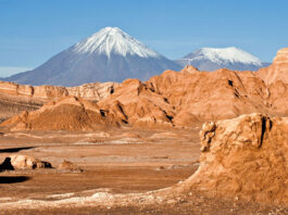 ATACAMA. El desierto chileno vertedero de los restos de la moda pronta