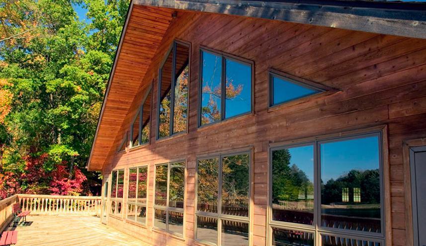 Diseño de ventanas y puertas para tu casa de montaña: tendencias 2023