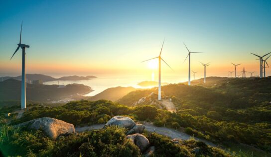 Schneider Electric pide más esfuerzos para acelerar la transición energética y hacer frente a la crisis energética: la descarbonización y la eficiencia son claves