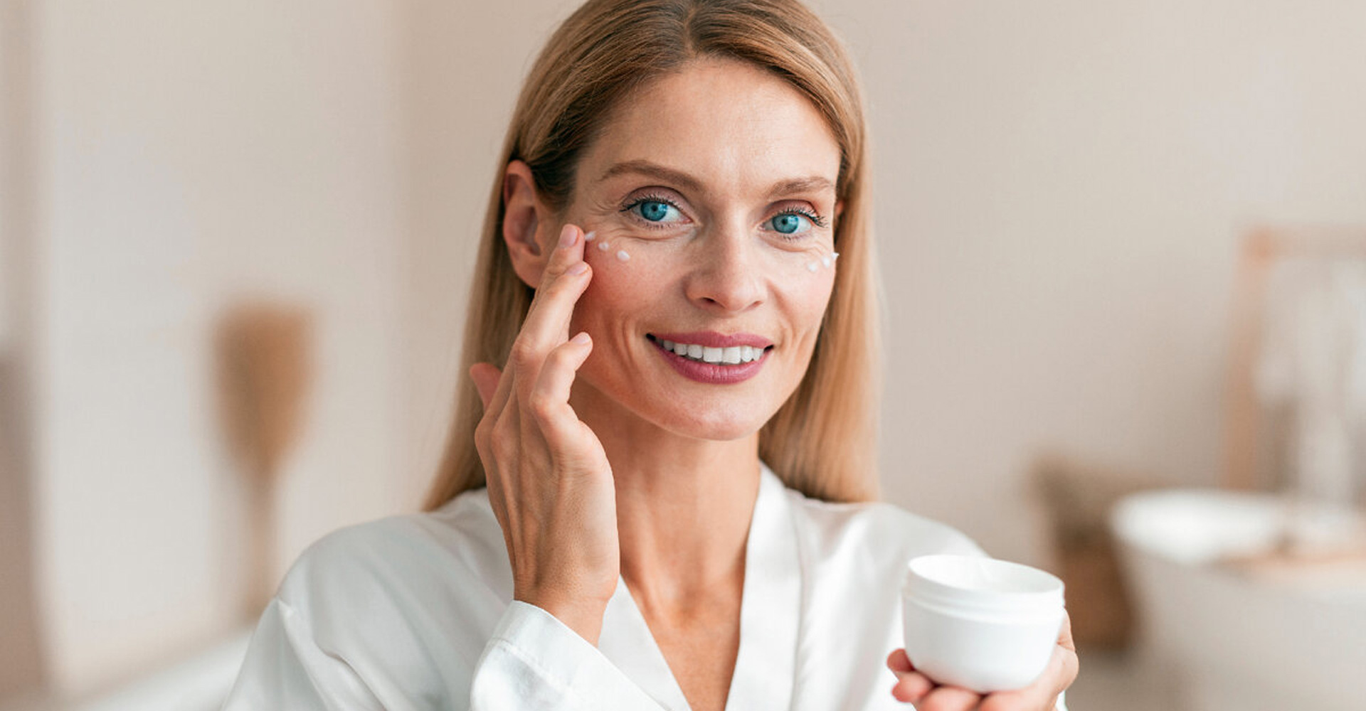 ¿Qué tratamientos estéticos ayudan a mejorar la firmeza facial?