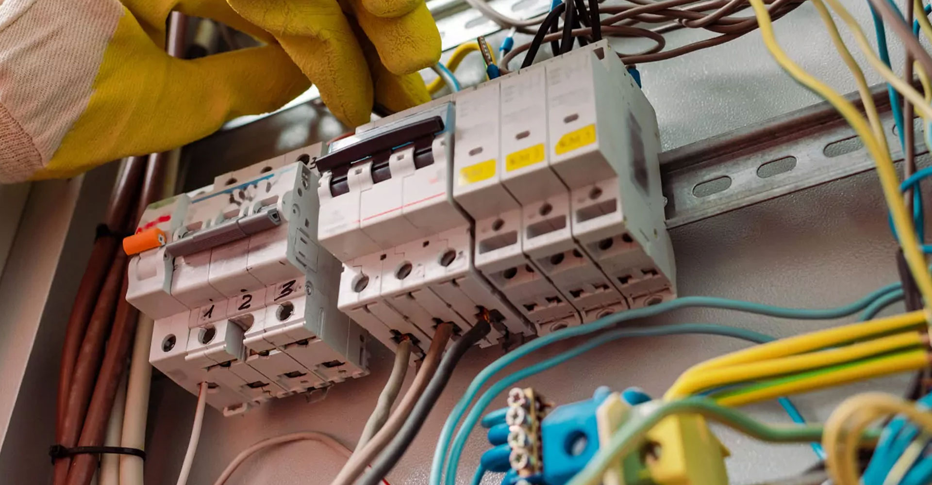 Renovaciones eléctricas: ¿Cuándo es momento de actualizarlas?